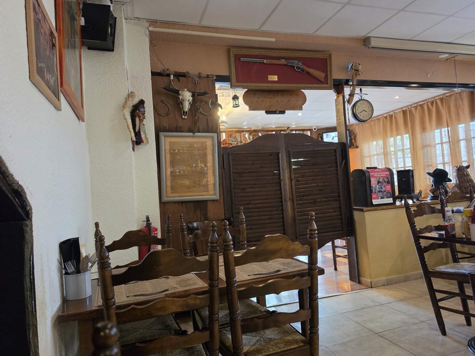 Las puertas de saloon del local